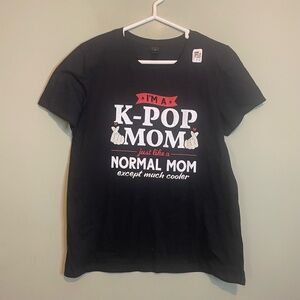 NWT Women I'm a K-Pop Mom Just Like A Normal Mom Kpop Merch T-Shirt Black Medium